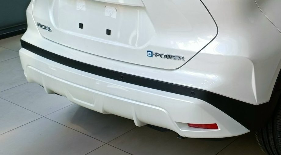 cản sau xe nissan kicks