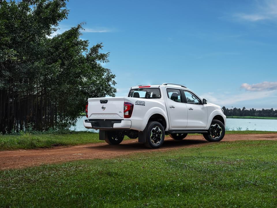 Giá Lăn Bánh Nissan Navara