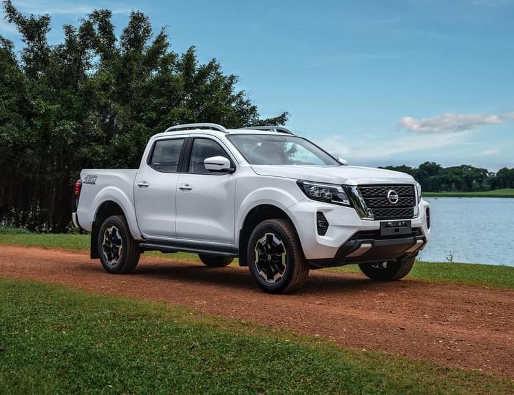 giá xe nissan navara 2024