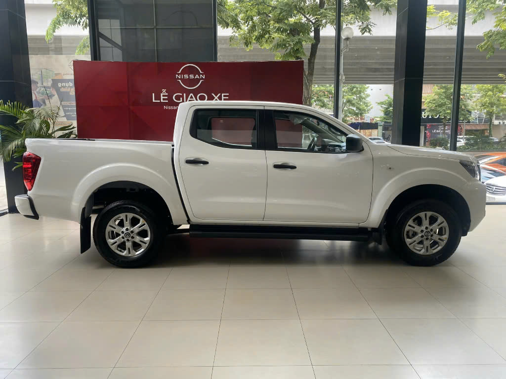 mua xe nissan navara trả góp