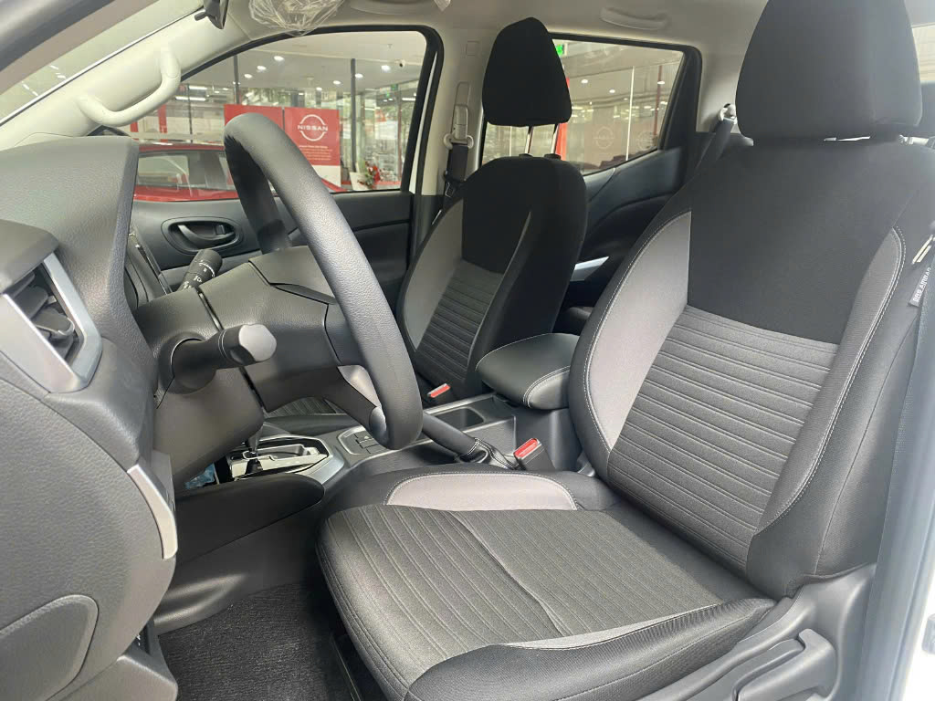 dọn nội thất xe nissan