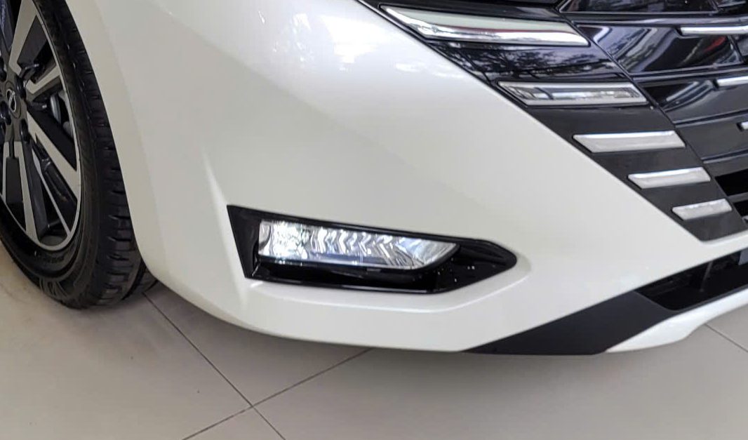 Đèn gầm xe nissan